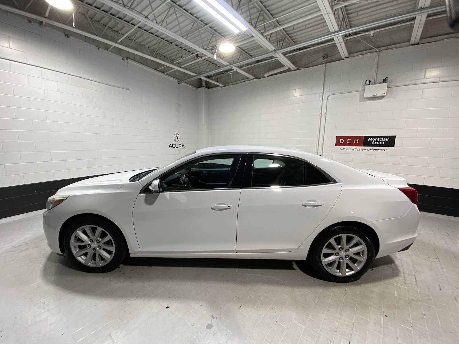 Thumbnail: 2013 Chevrolet Malibu - 3