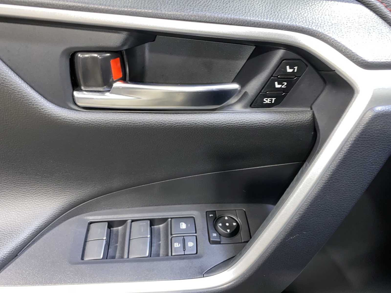 Thumbnail: 2022 Toyota RAV4 - 23