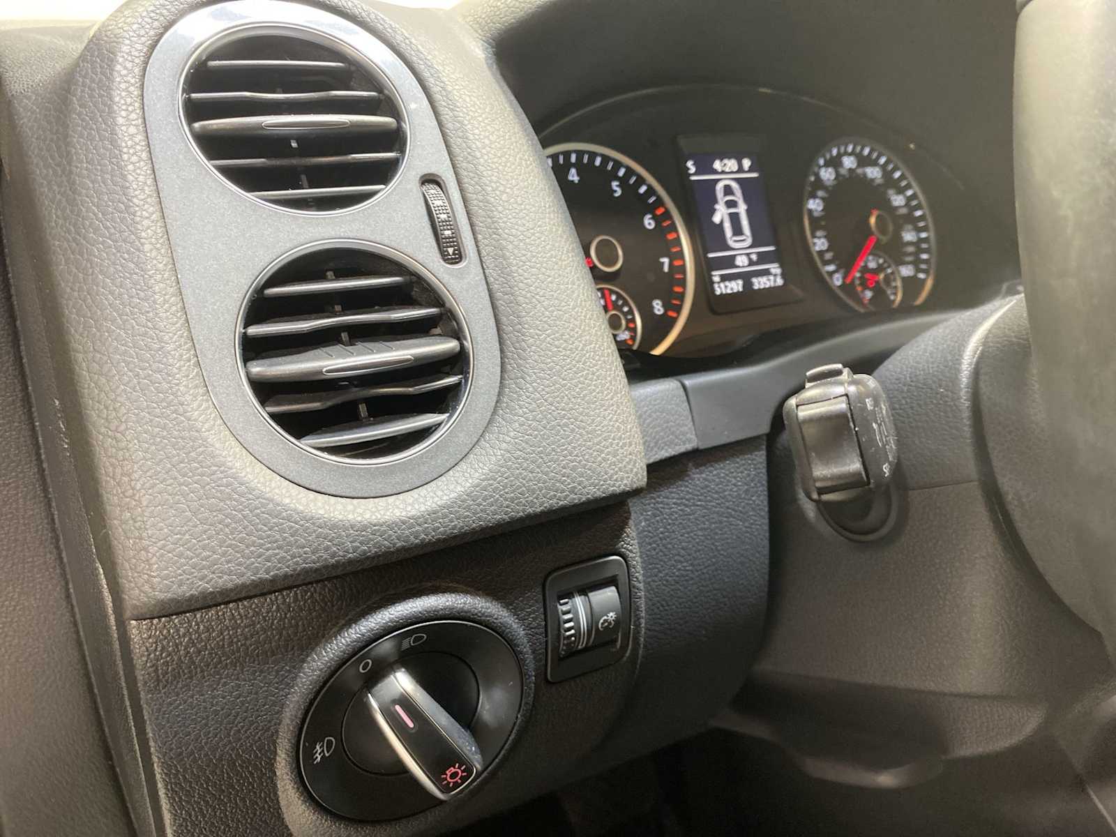 Thumbnail: 2014 Volkswagen Tiguan - 24