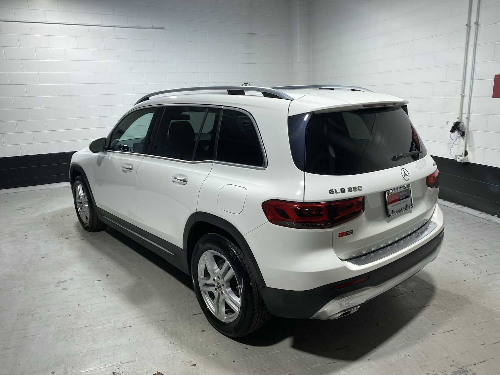 Thumbnail: 2021 Mercedes-Benz GLB - 4