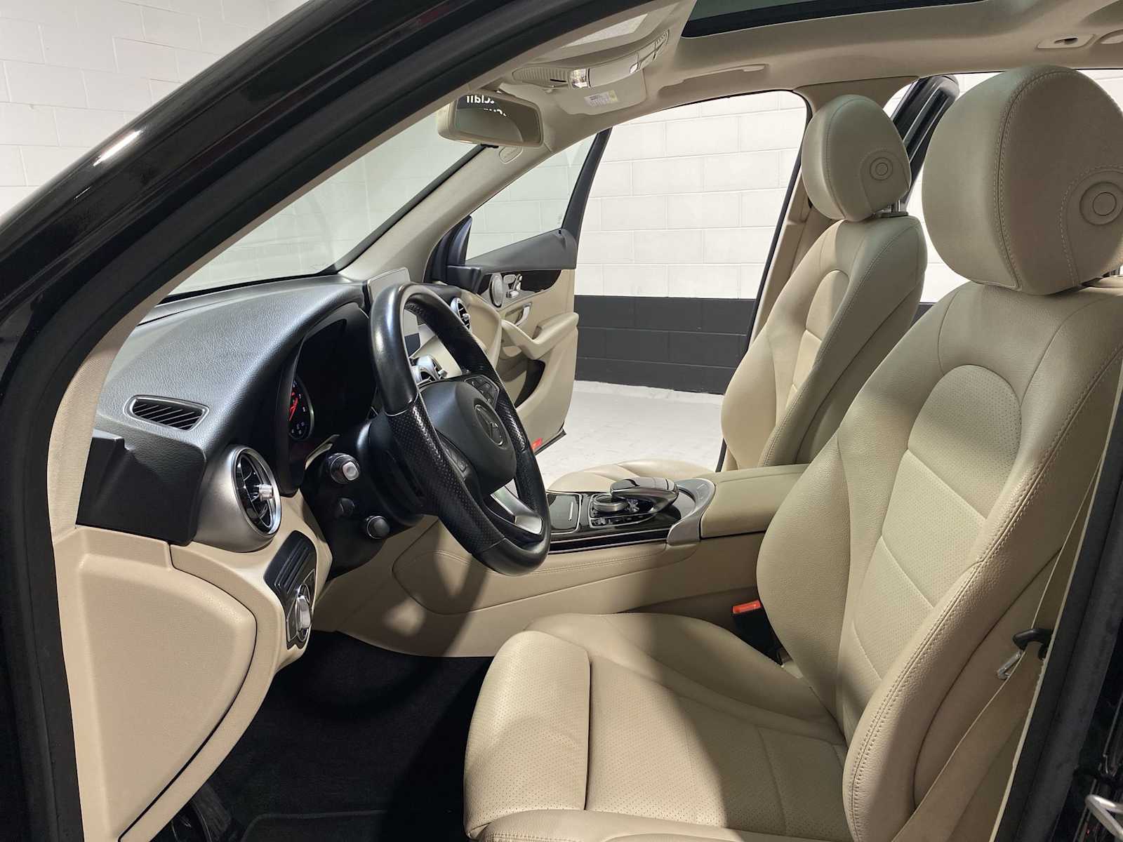 2016 Mercedes-Benz GLC 300 11