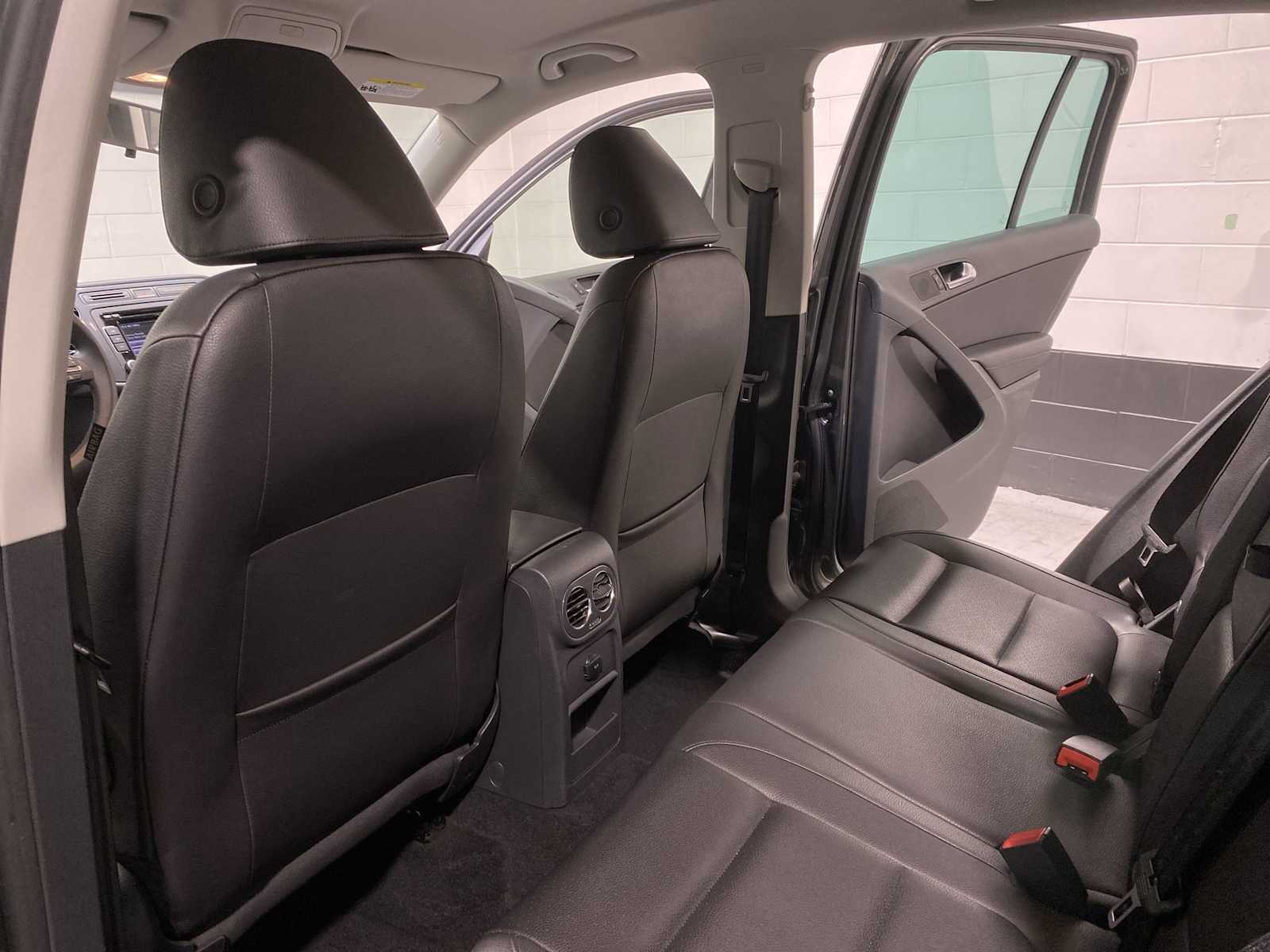 Thumbnail: 2014 Volkswagen Tiguan - 12