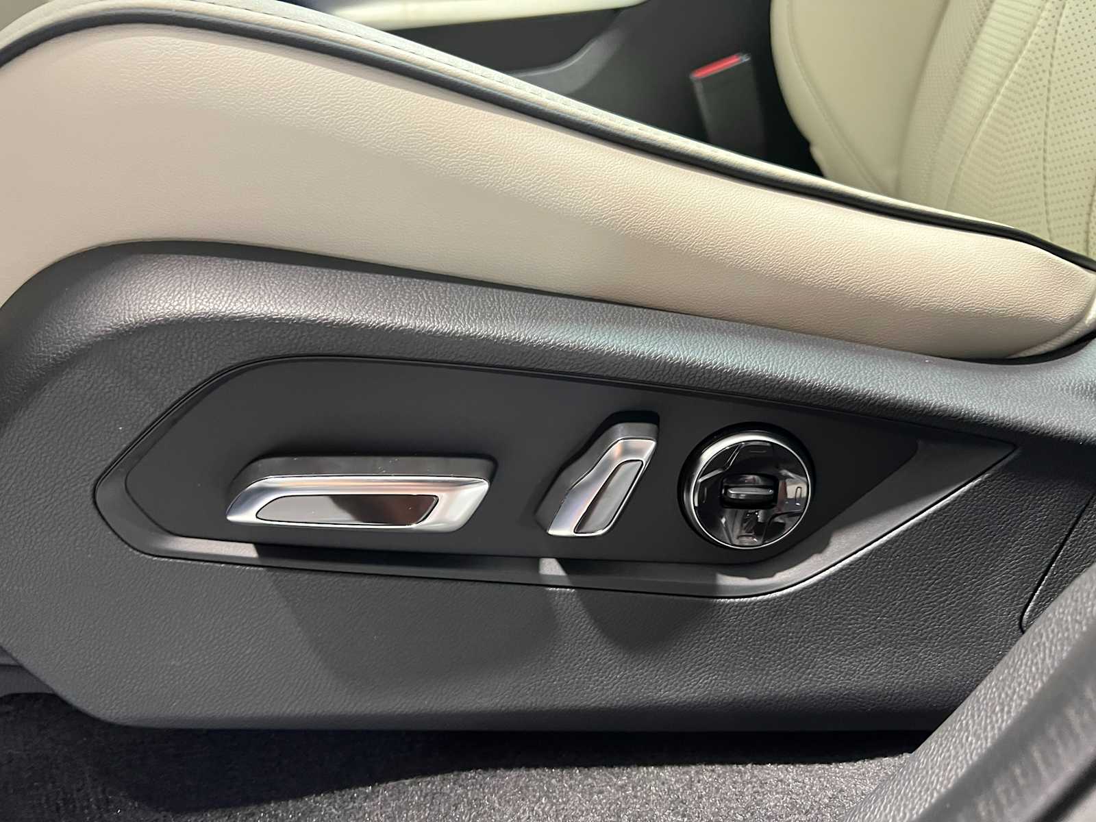 Thumbnail: 2026 Acura MDX - 20