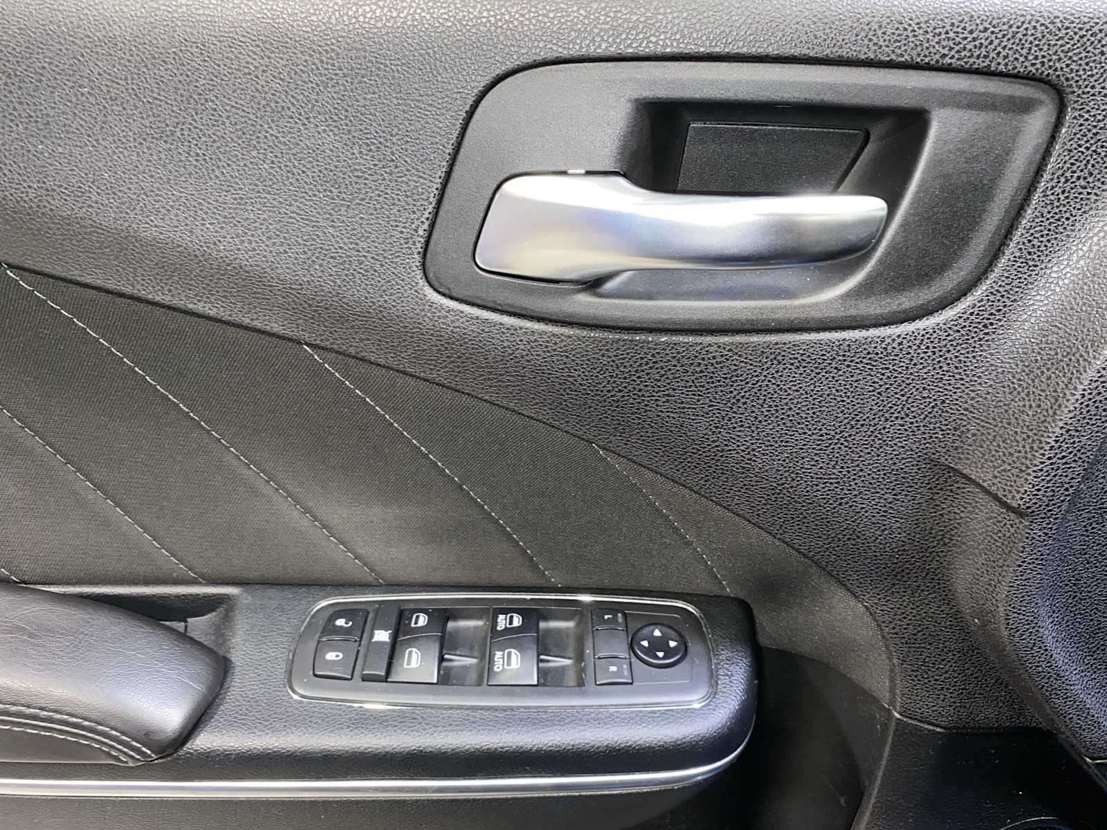 Thumbnail: 2018 Dodge Charger - 23