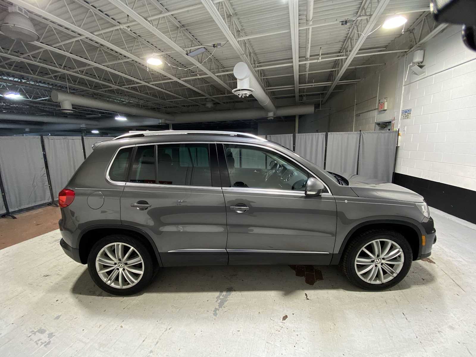 Thumbnail: 2014 Volkswagen Tiguan - 27