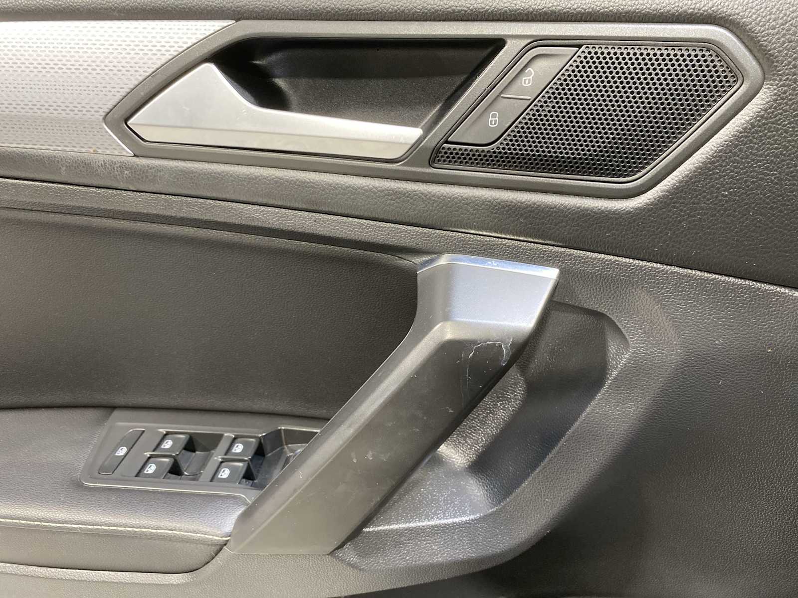 Thumbnail: 2022 Volkswagen Tiguan - 23