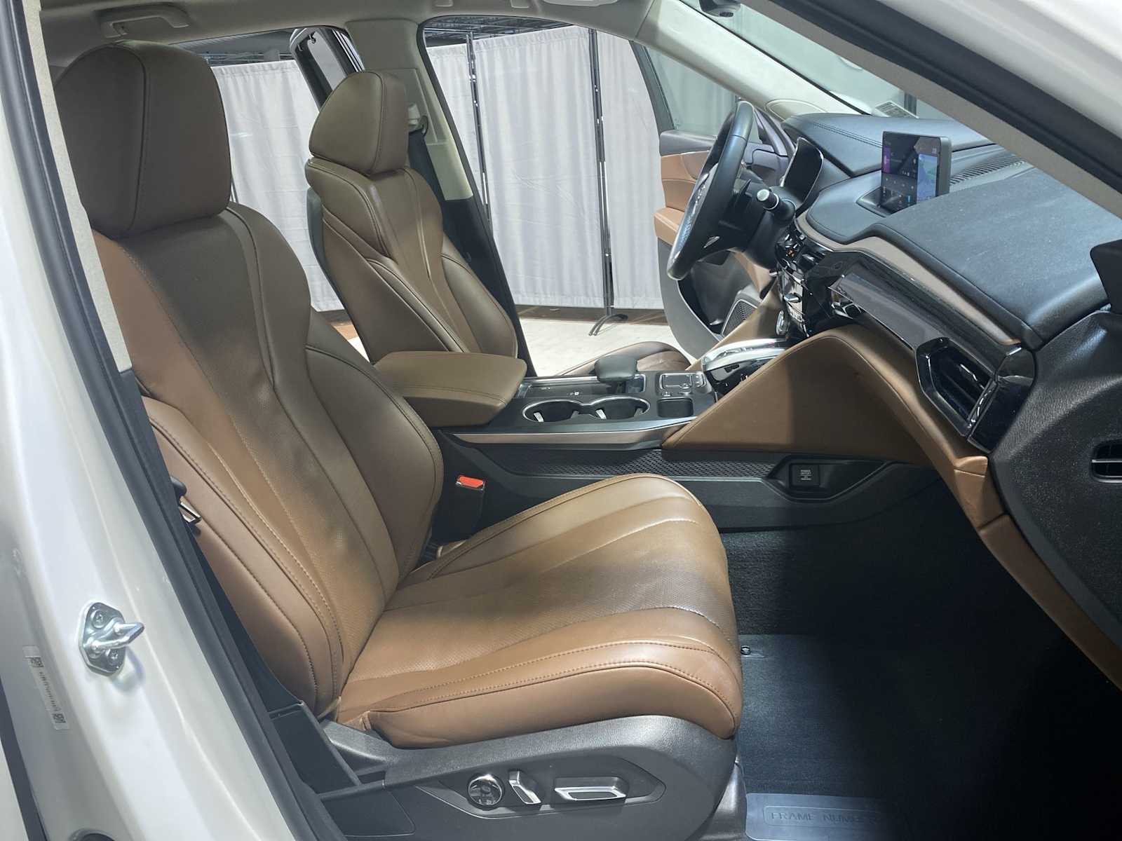 Thumbnail: 2023 Acura MDX - 14