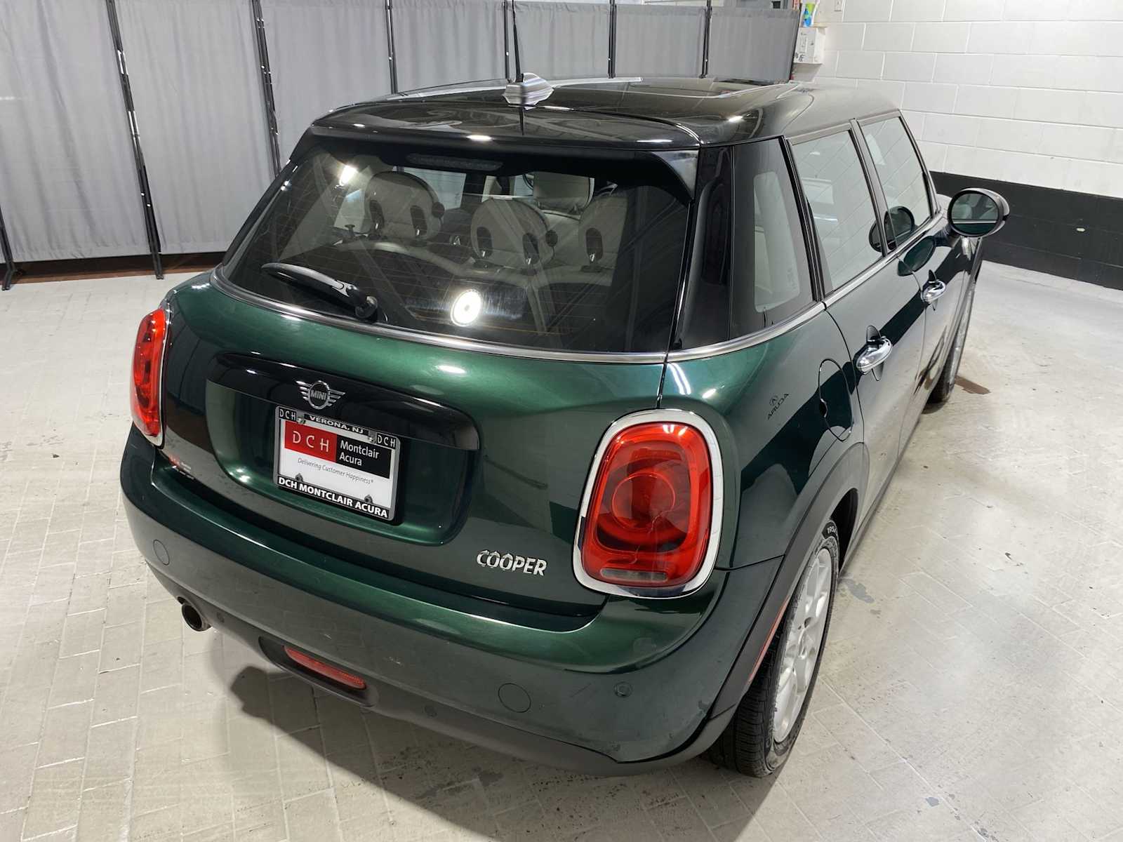 Thumbnail: 2019 MINI Cooper Hardtop - 26