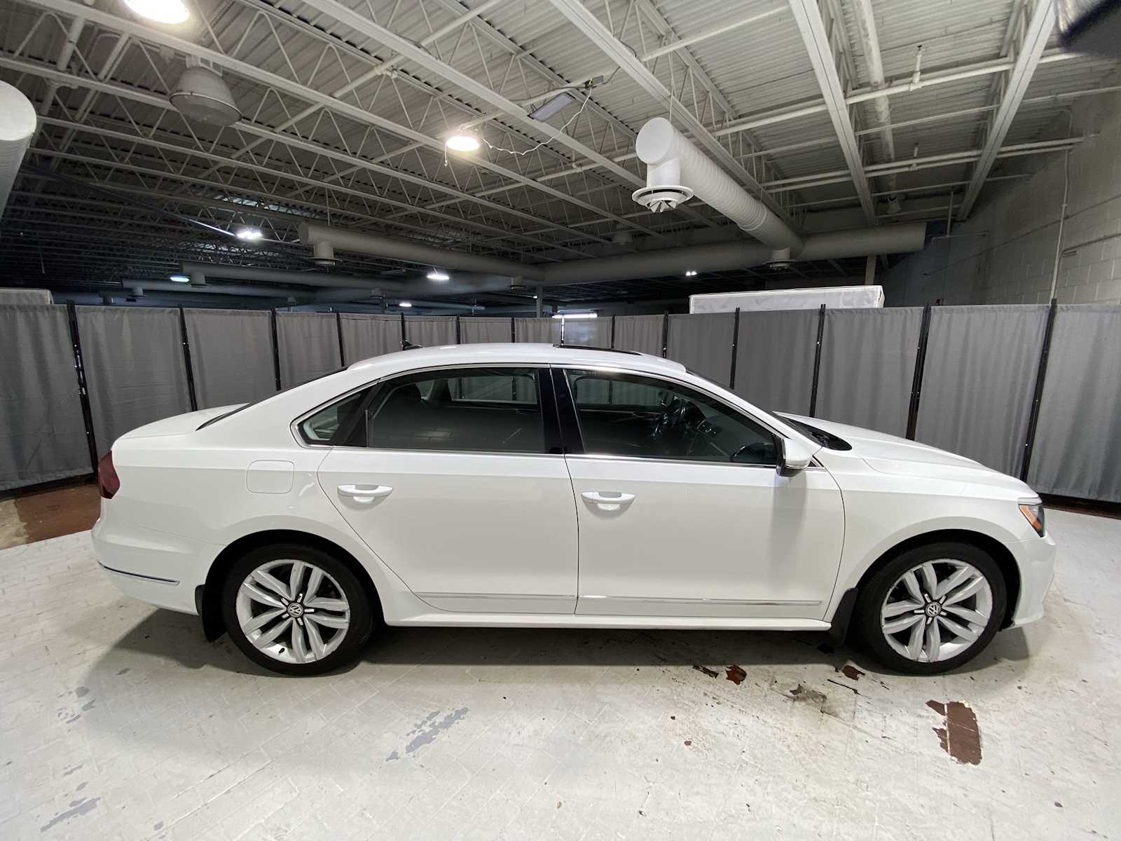 Thumbnail: 2017 Volkswagen Passat - 27