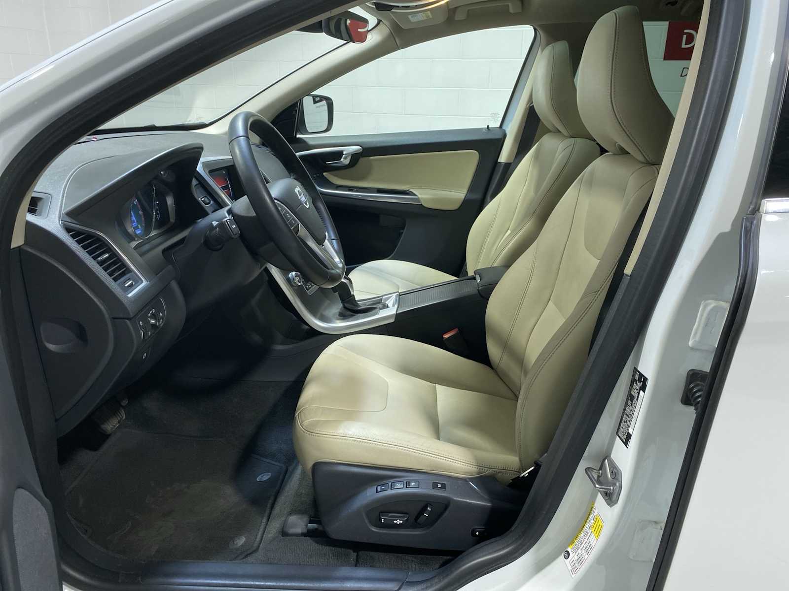 Thumbnail: 2016 Volvo XC60 - 2