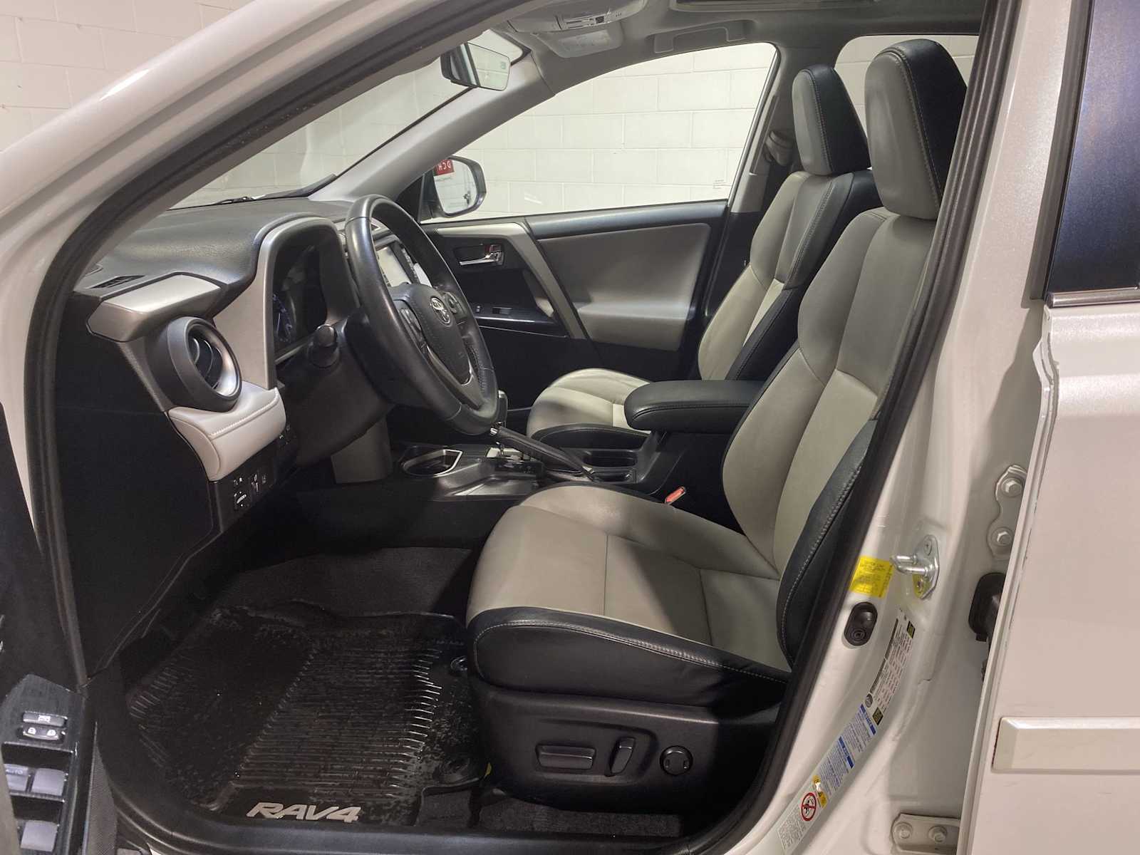 Thumbnail: 2016 Toyota RAV4 - 2