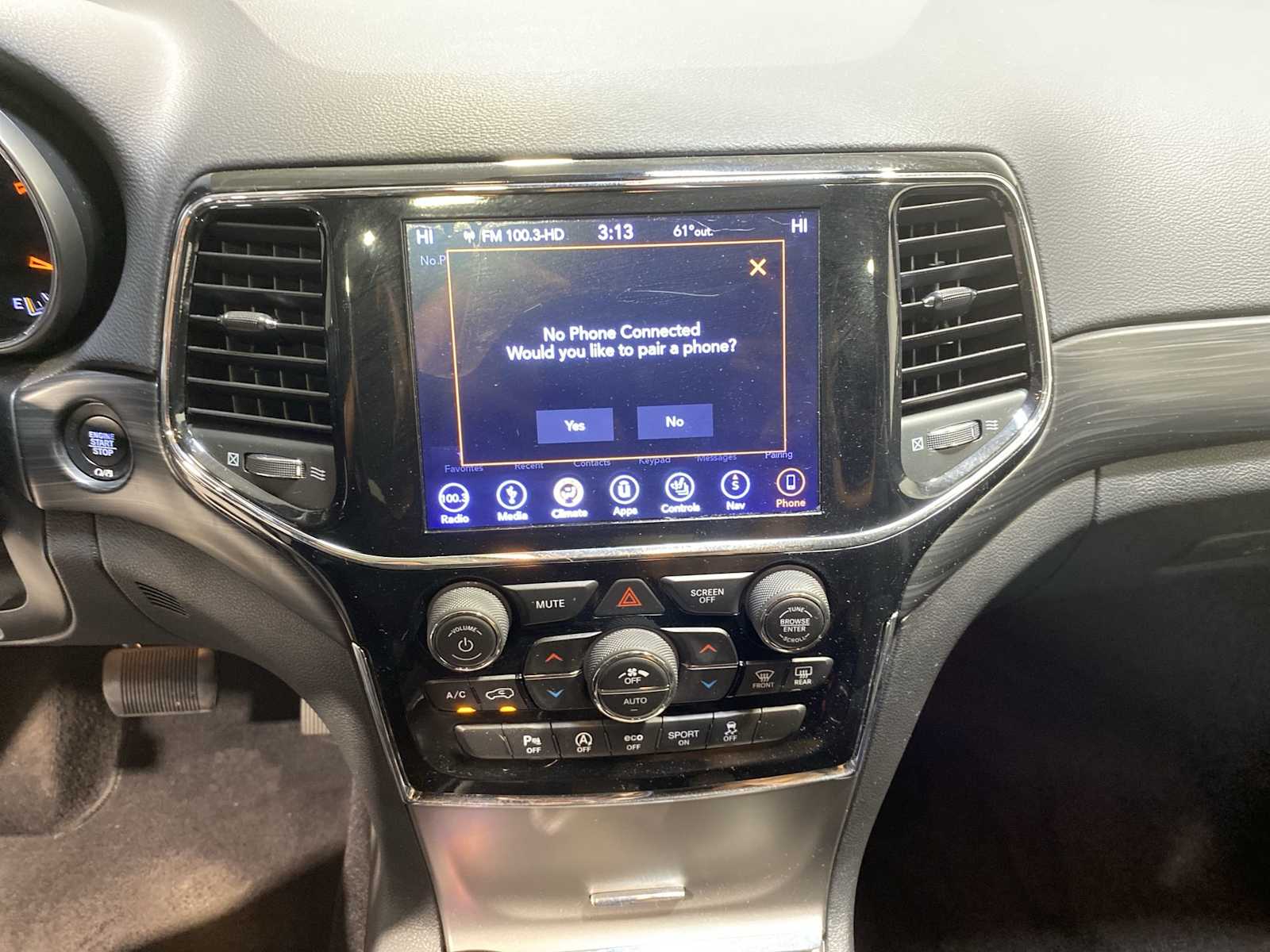 Thumbnail: 2019 Jeep Grand Cherokee - 16