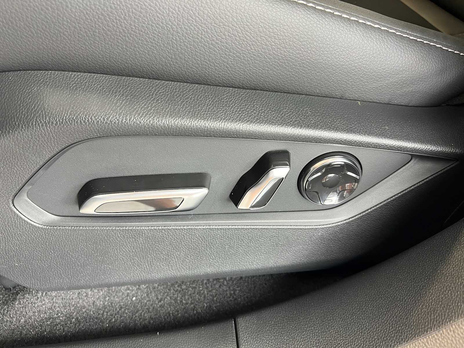 2025 Acura RDX Base 18