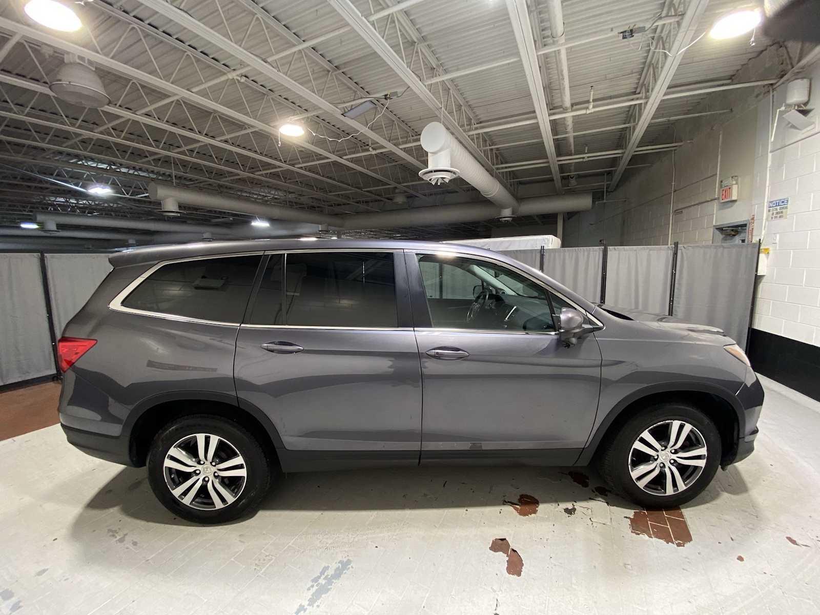 Thumbnail: 2017 Honda Pilot - 26