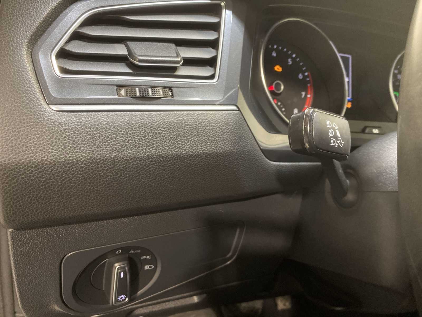 Thumbnail: 2020 Volkswagen Tiguan - 24