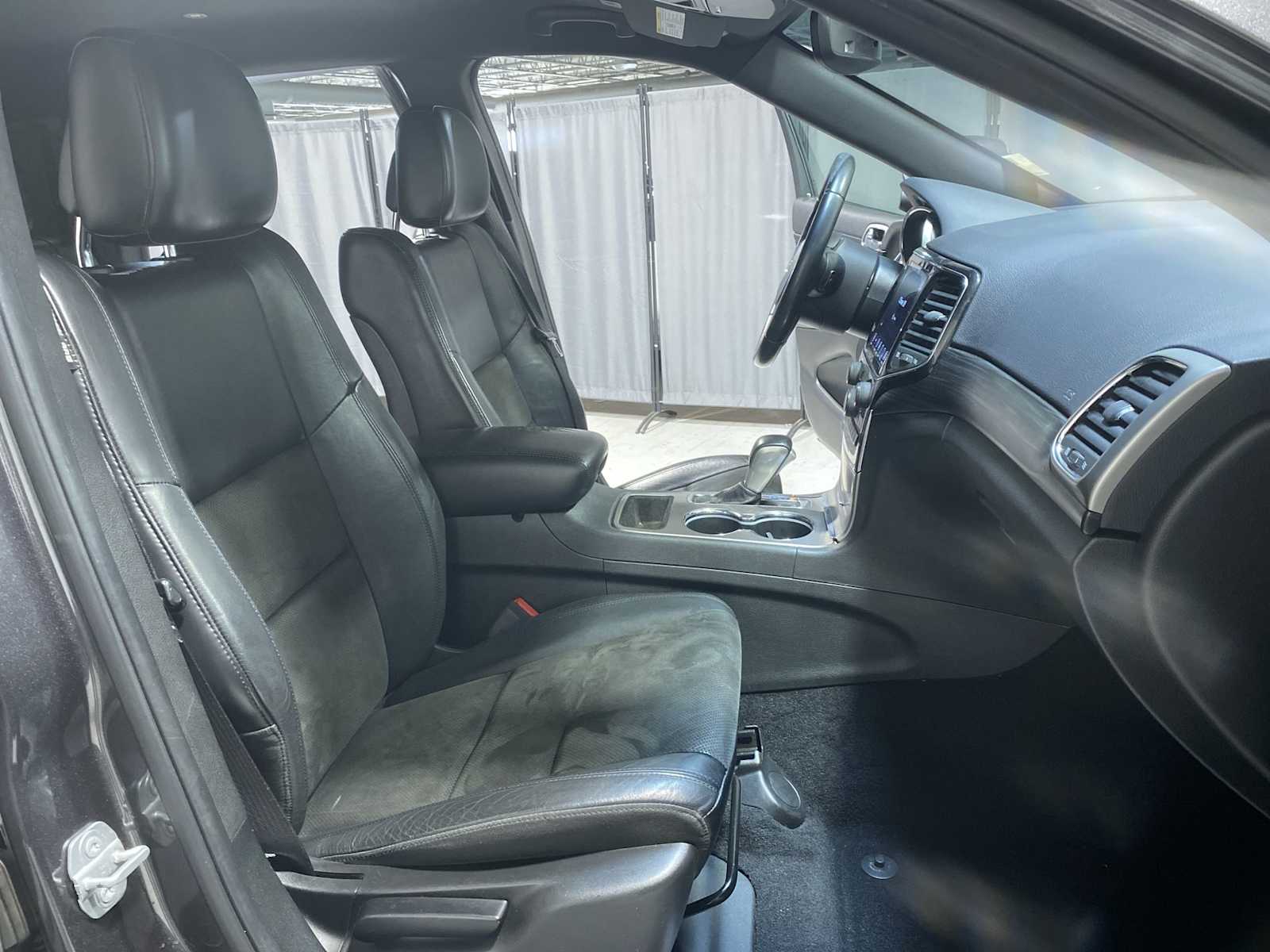 Thumbnail: 2020 Jeep Grand Cherokee - 14