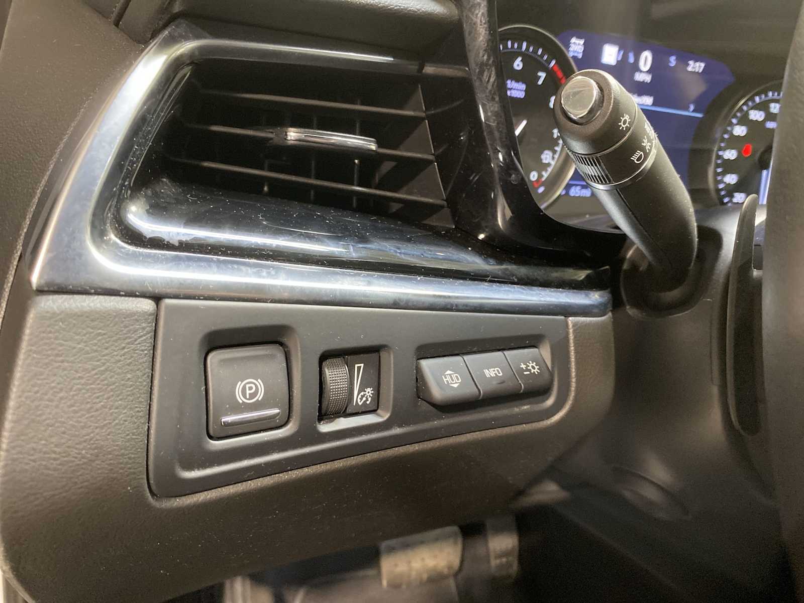 Thumbnail: 2023 Cadillac XT6 - 24