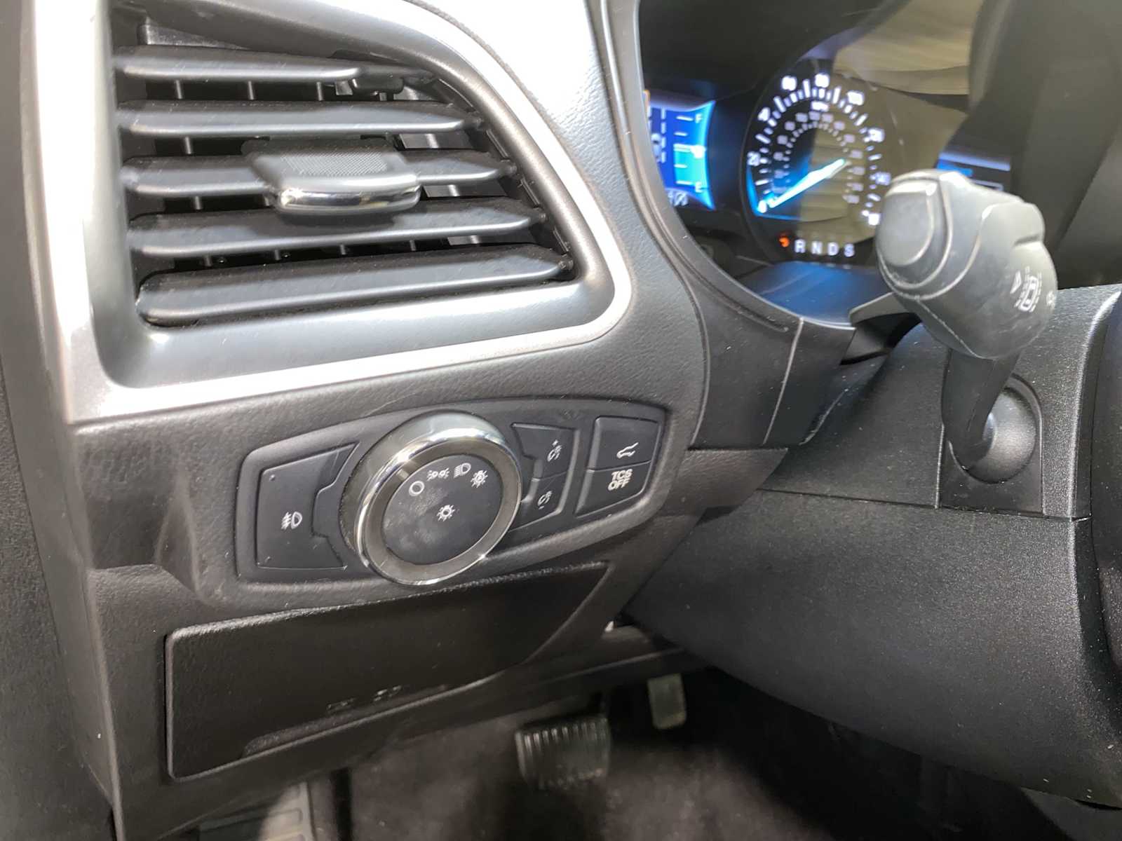 Thumbnail: 2022 Ford Edge - 24