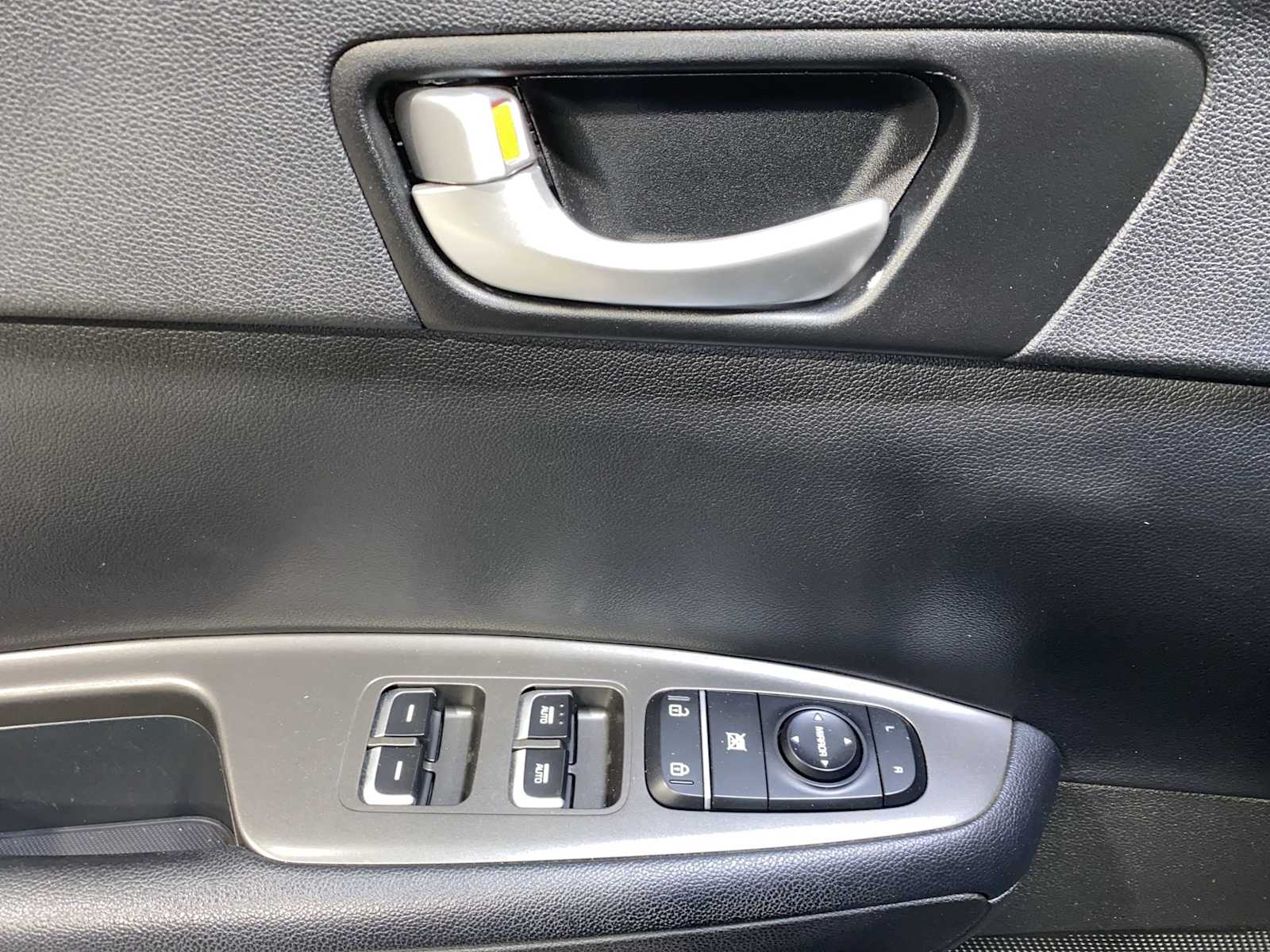 Thumbnail: 2019 Kia Optima - 23