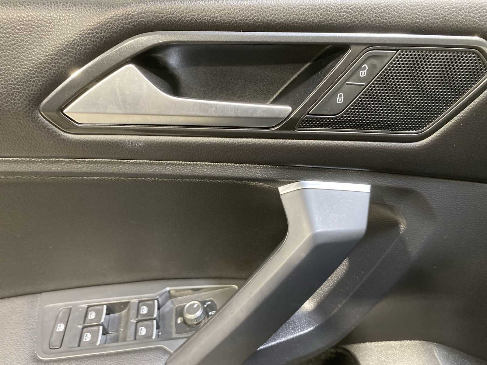 Thumbnail: 2018 Volkswagen Tiguan - 23