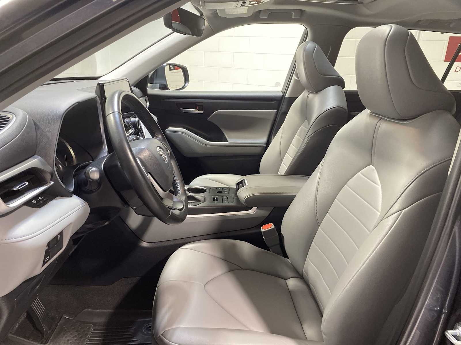 Thumbnail: 2023 Toyota Highlander - 2