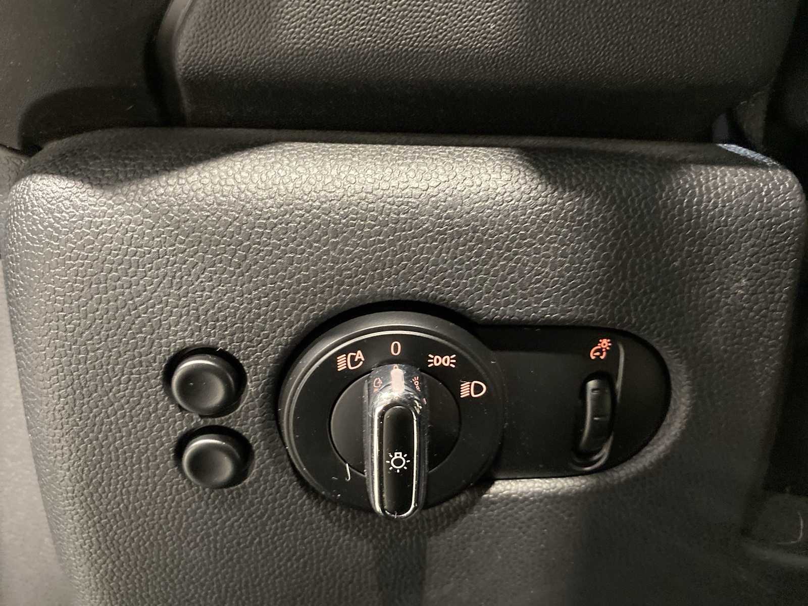 Thumbnail: 2019 MINI Cooper Hardtop - 24