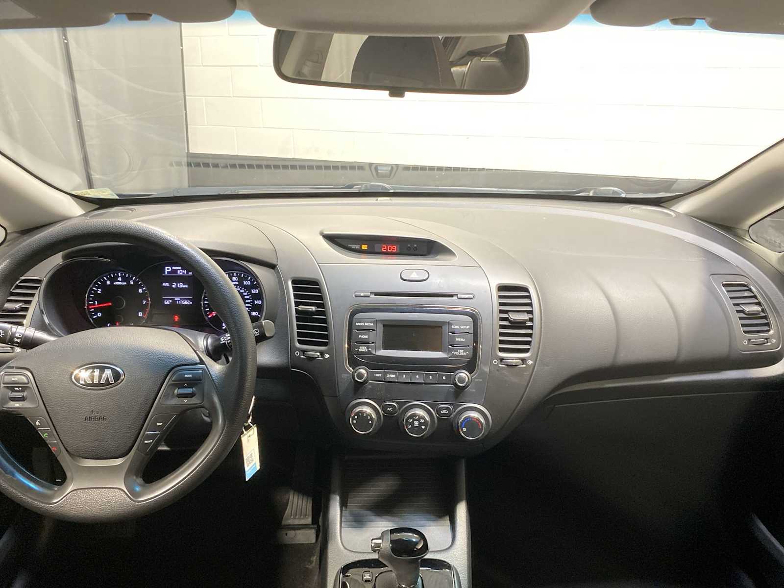 Thumbnail: 2017 Kia Forte - 10