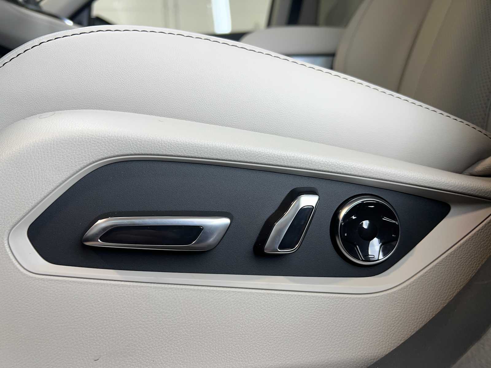 Thumbnail: 2026 Acura RDX - 15