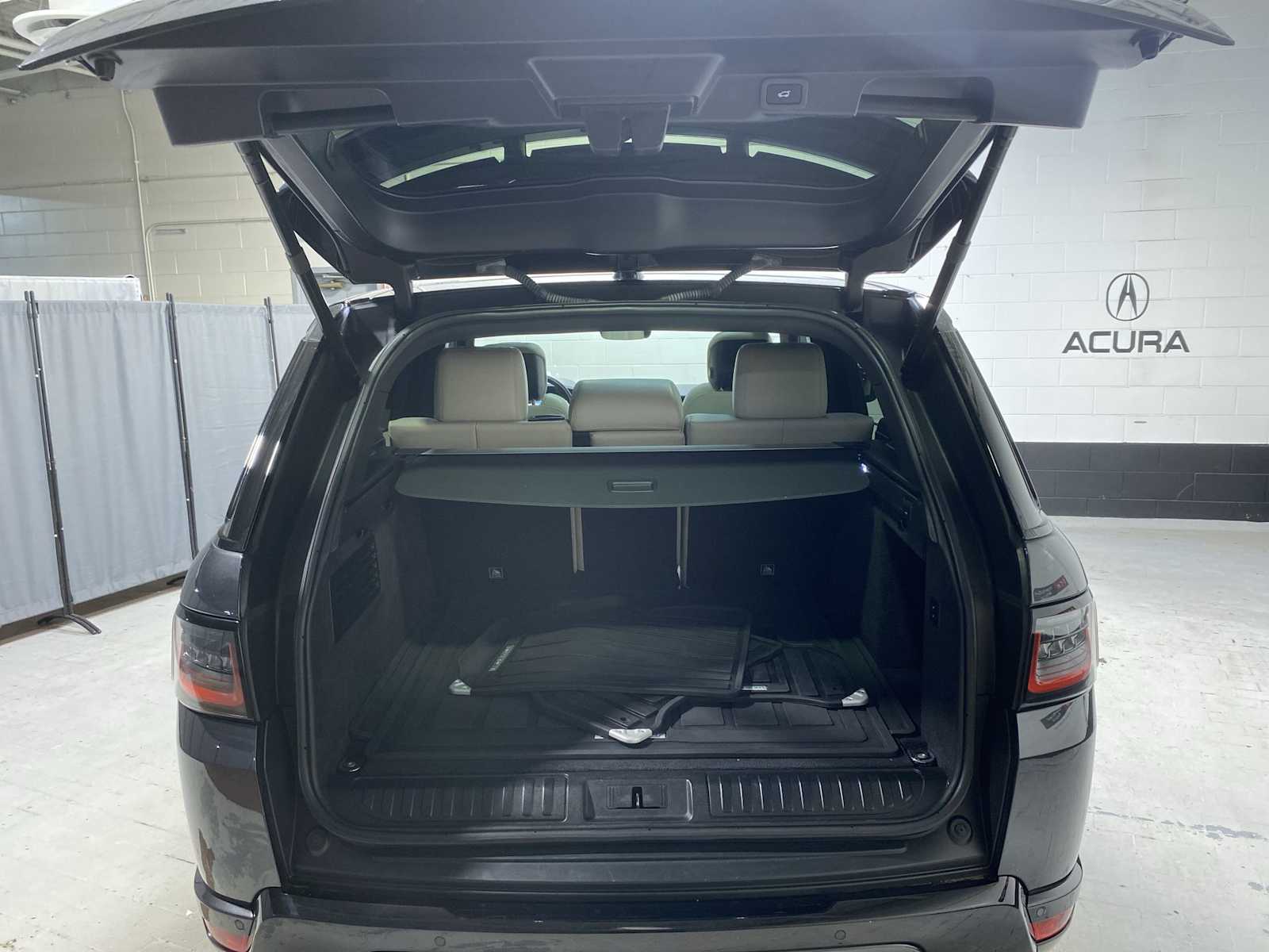 Thumbnail: 2020 Land Rover Range Rover Sport - 19