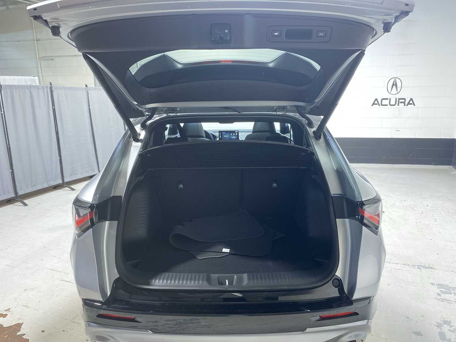 Thumbnail: 2025 Acura ADX - 18