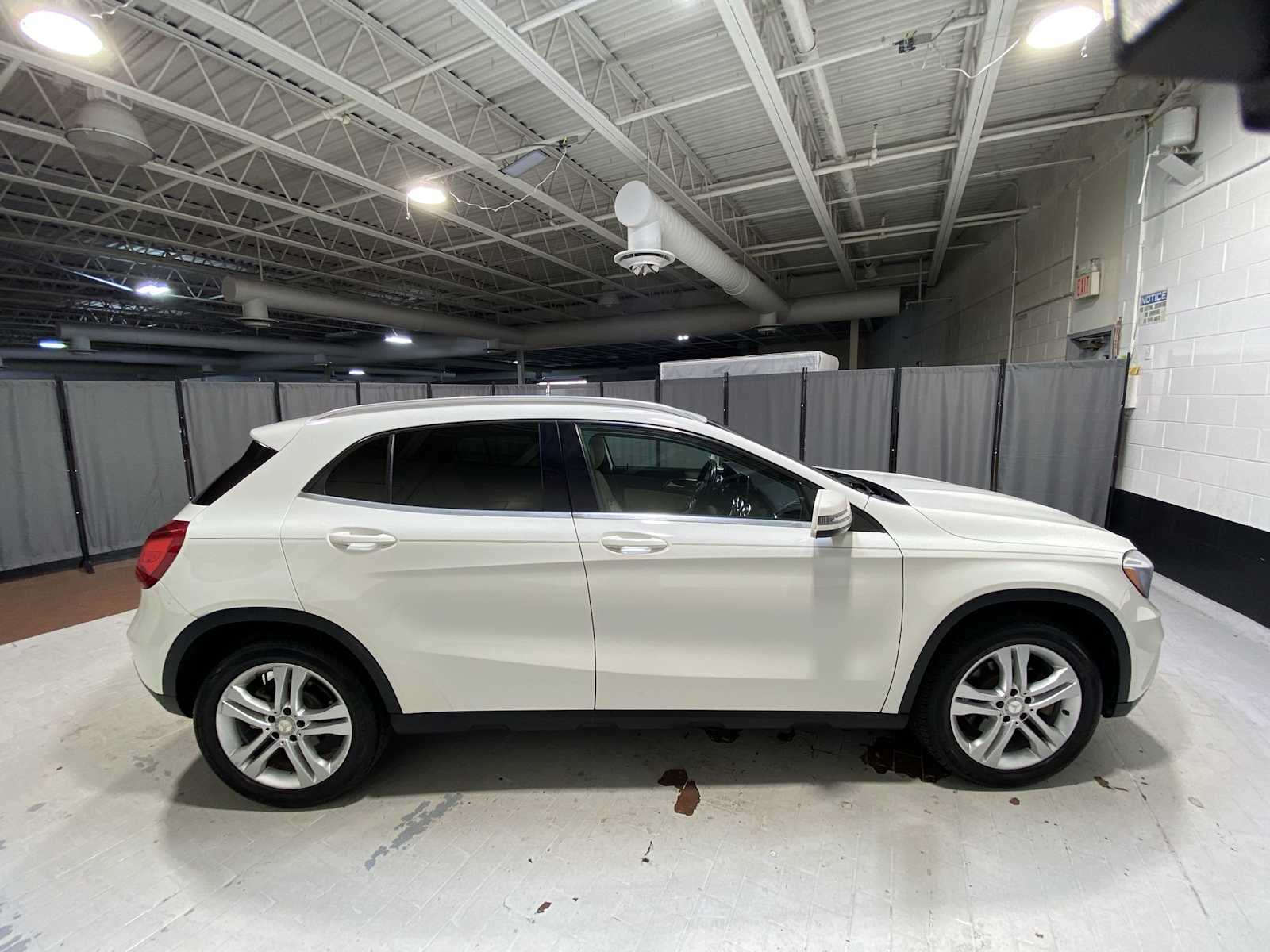 Thumbnail: 2015 Mercedes-Benz GLA - 27