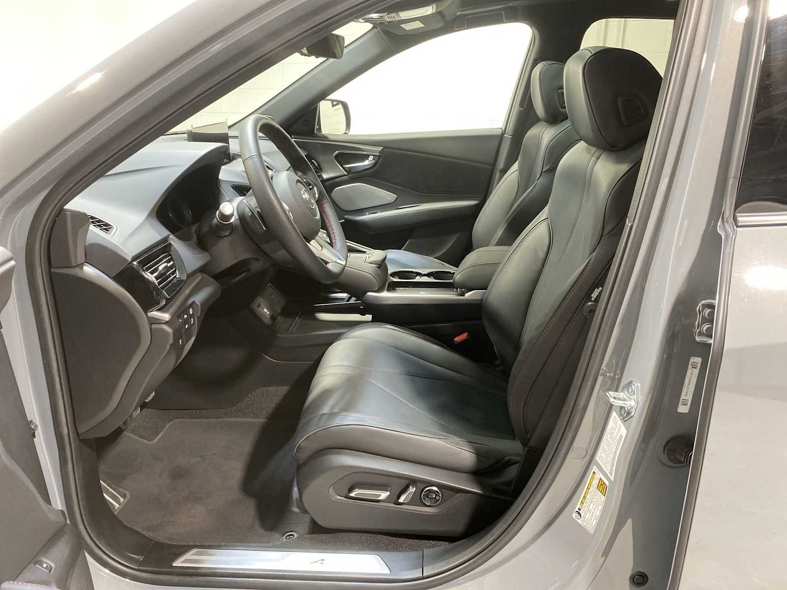 Thumbnail: 2025 Acura RDX - 2