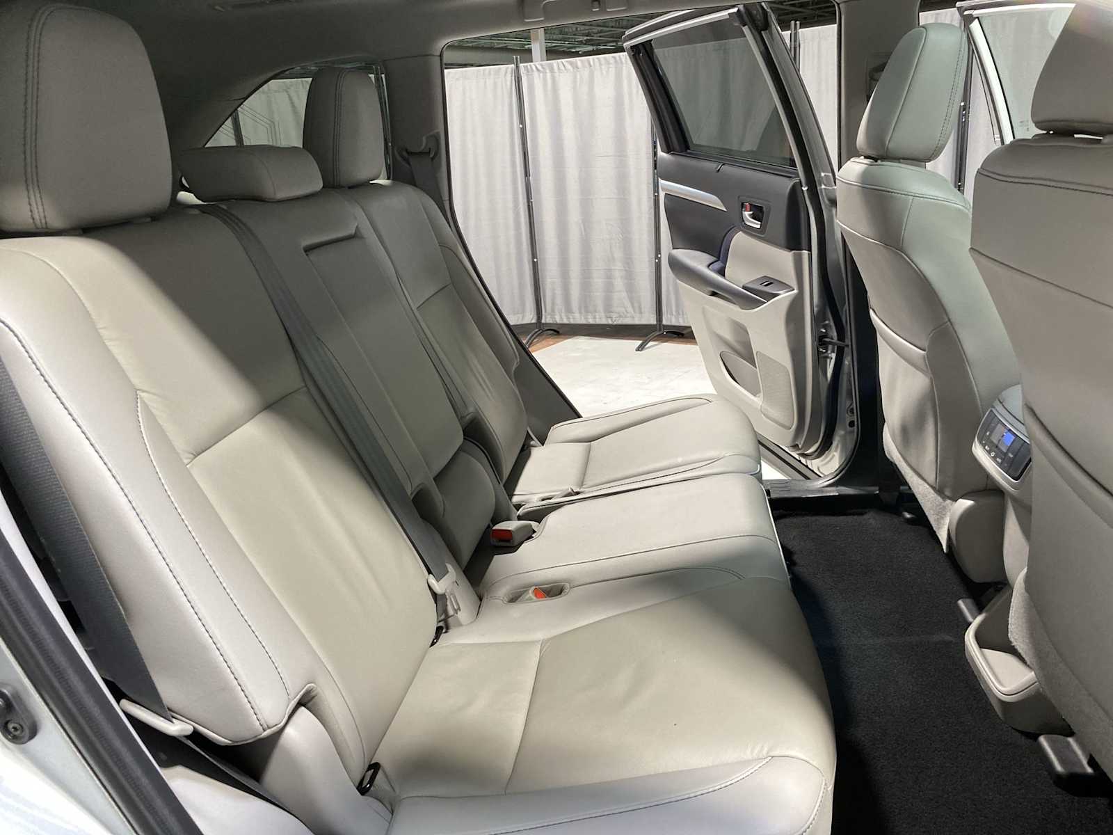 Thumbnail: 2019 Toyota Highlander - 13