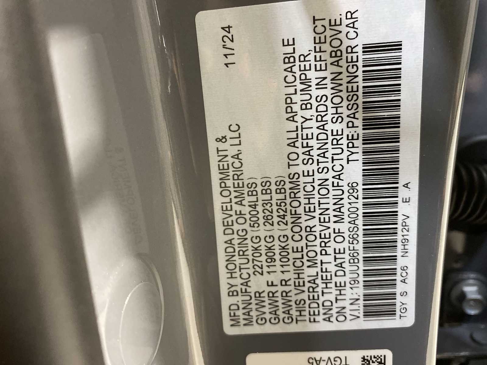 Thumbnail: 2025 Acura TLX - 21