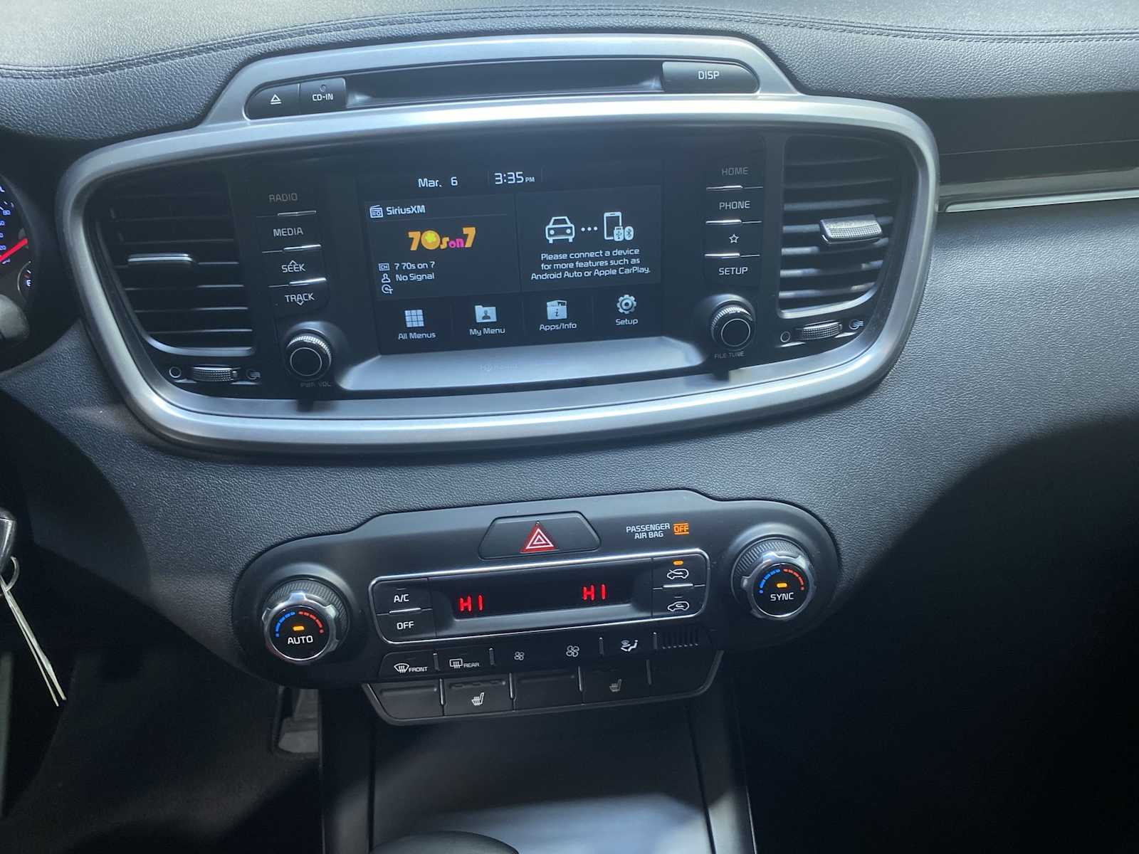 Thumbnail: 2019 Kia Sorento - 16