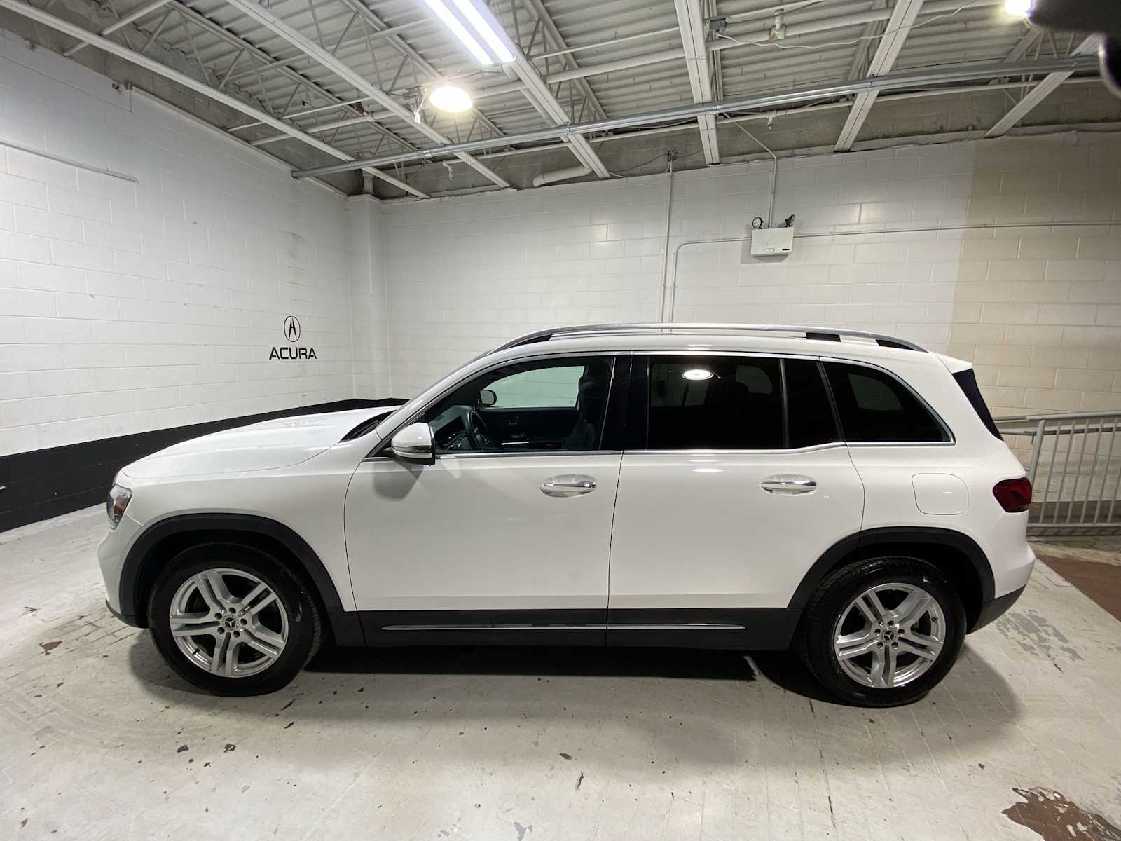 Thumbnail: 2021 Mercedes-Benz GLB - 3