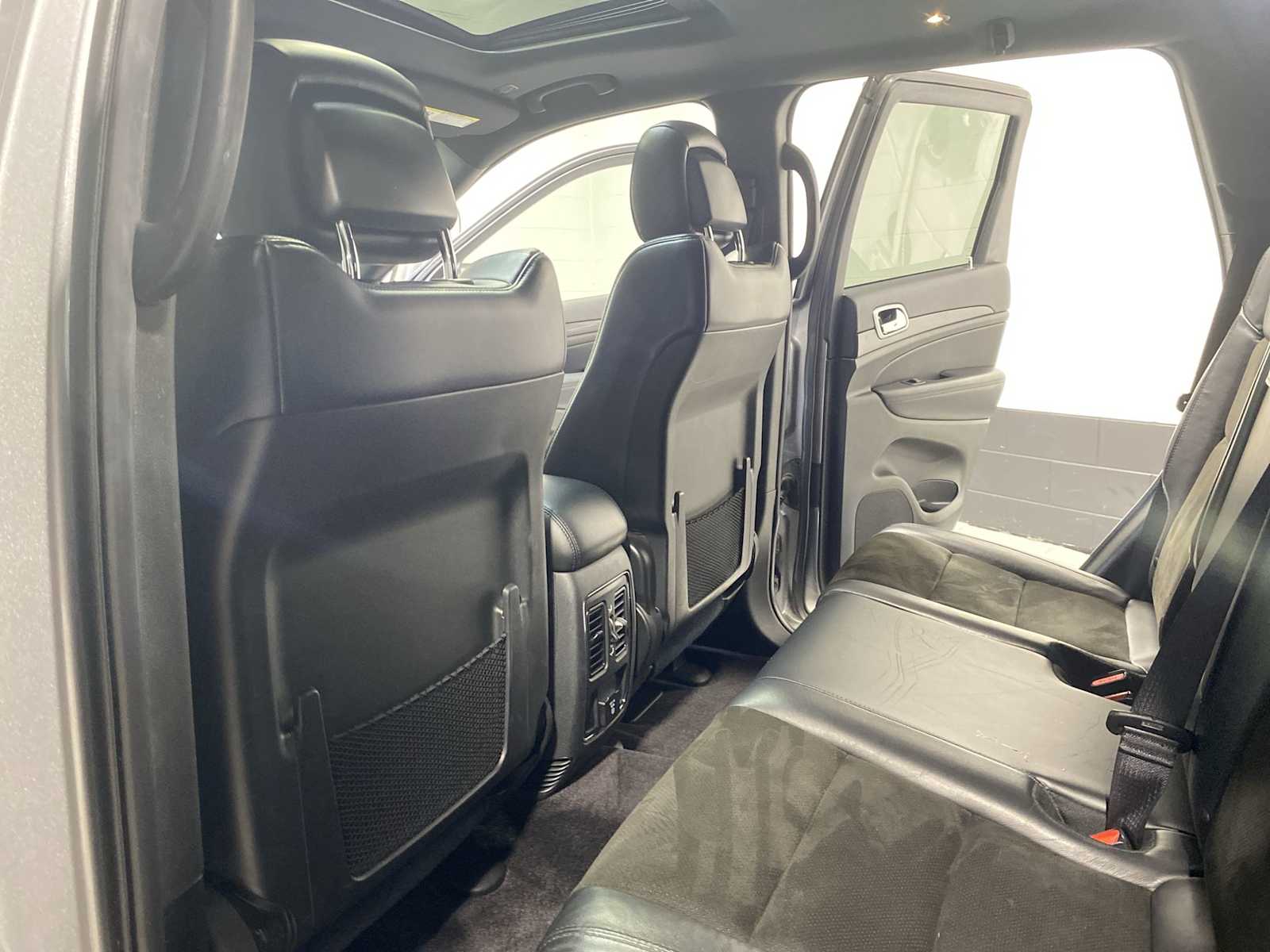 Thumbnail: 2019 Jeep Grand Cherokee - 12