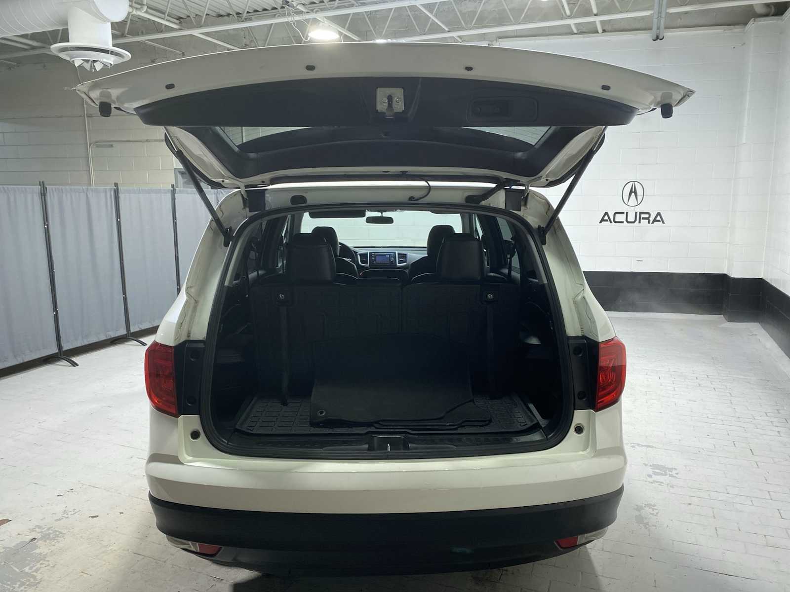 Thumbnail: 2018 Honda Pilot - 19