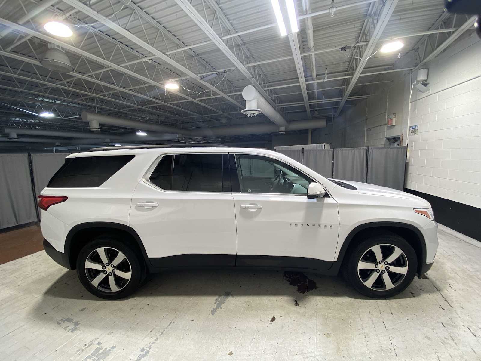 Thumbnail: 2020 Chevrolet Traverse - 27