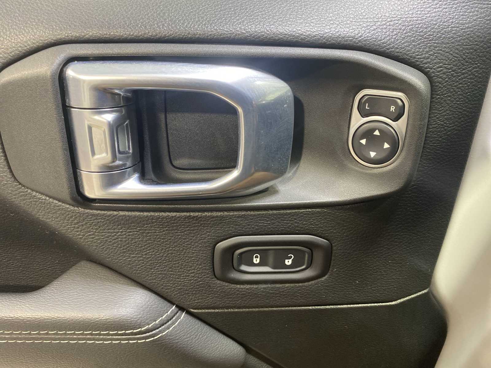 Thumbnail: 2021 Jeep Wrangler - 23