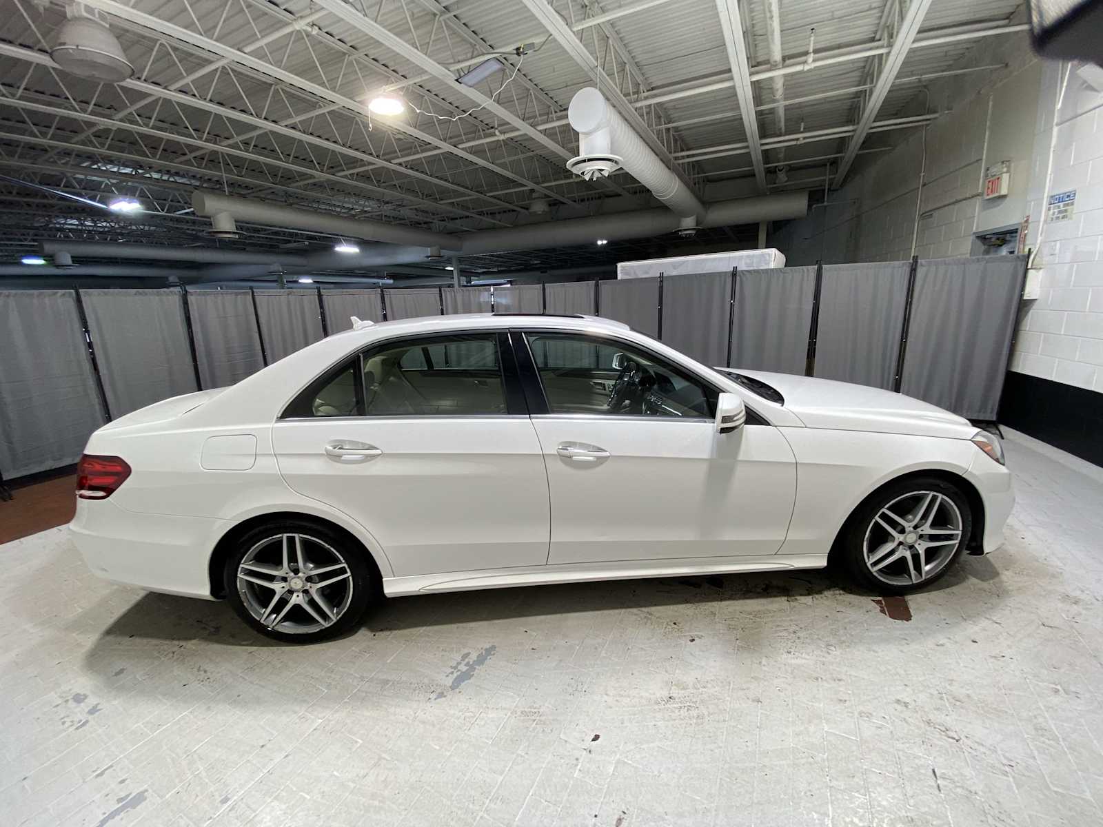 Thumbnail: 2014 Mercedes-Benz E-Class - 27