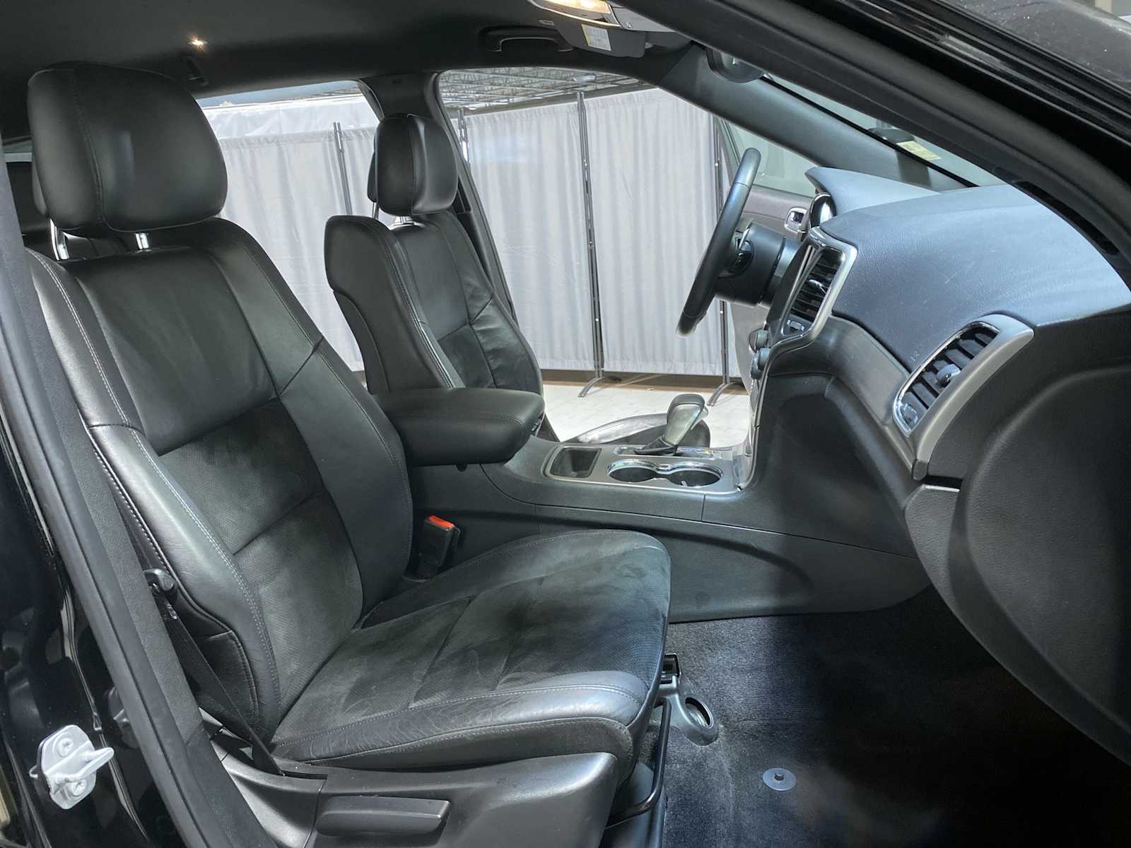 Thumbnail: 2017 Jeep Grand Cherokee - 14