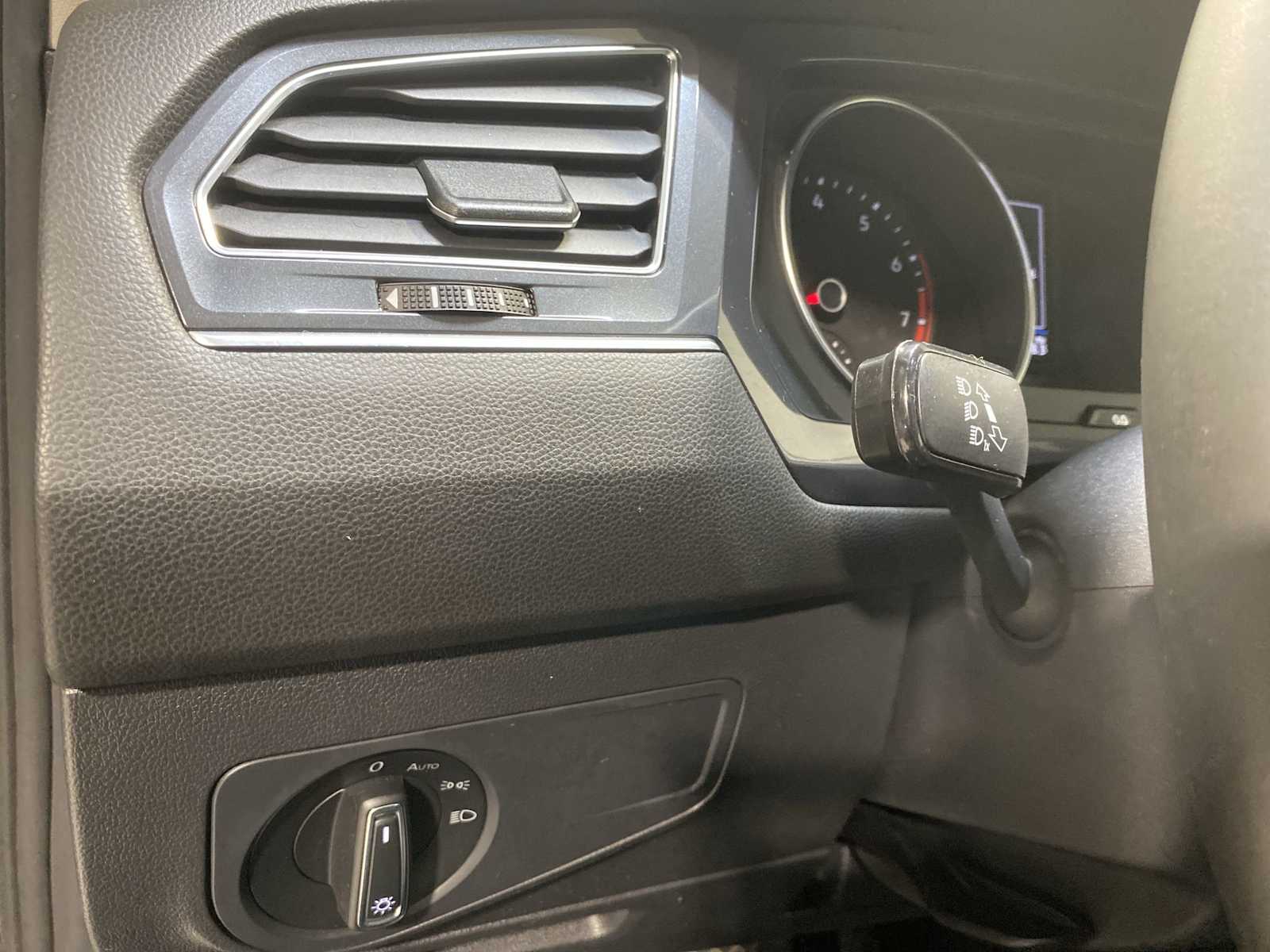 Thumbnail: 2020 Volkswagen Tiguan - 24