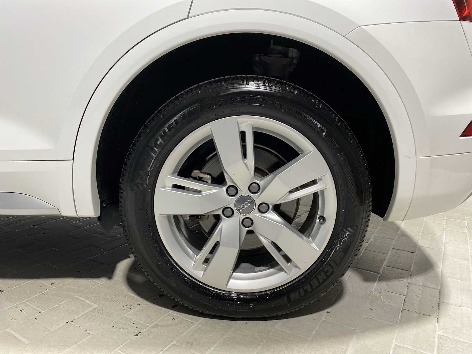 Thumbnail: 2019 Audi Q5 - 8
