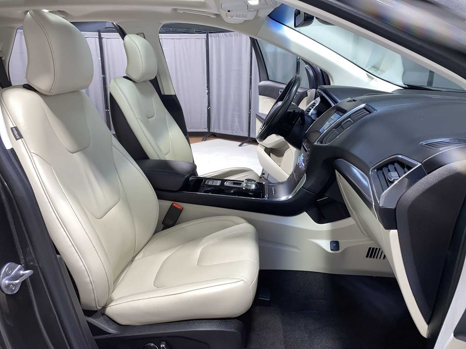 Thumbnail: 2019 Ford Edge - 14