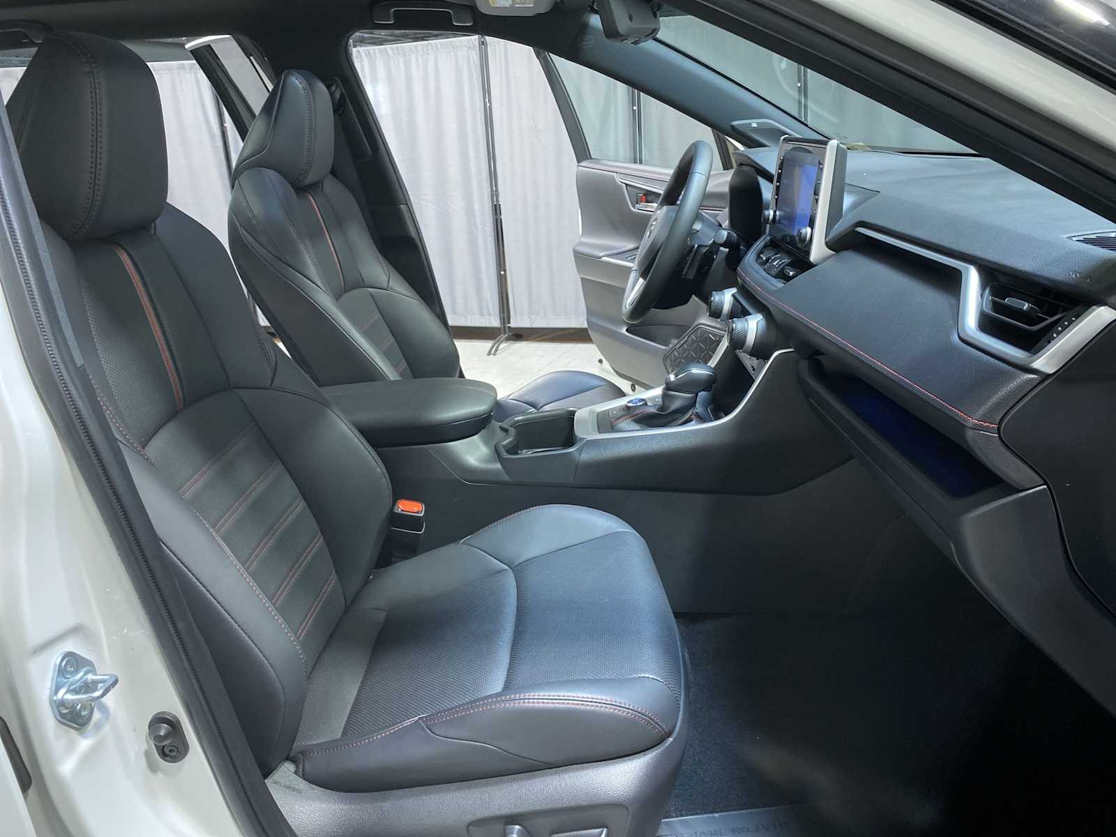 Thumbnail: 2022 Toyota RAV4 - 14