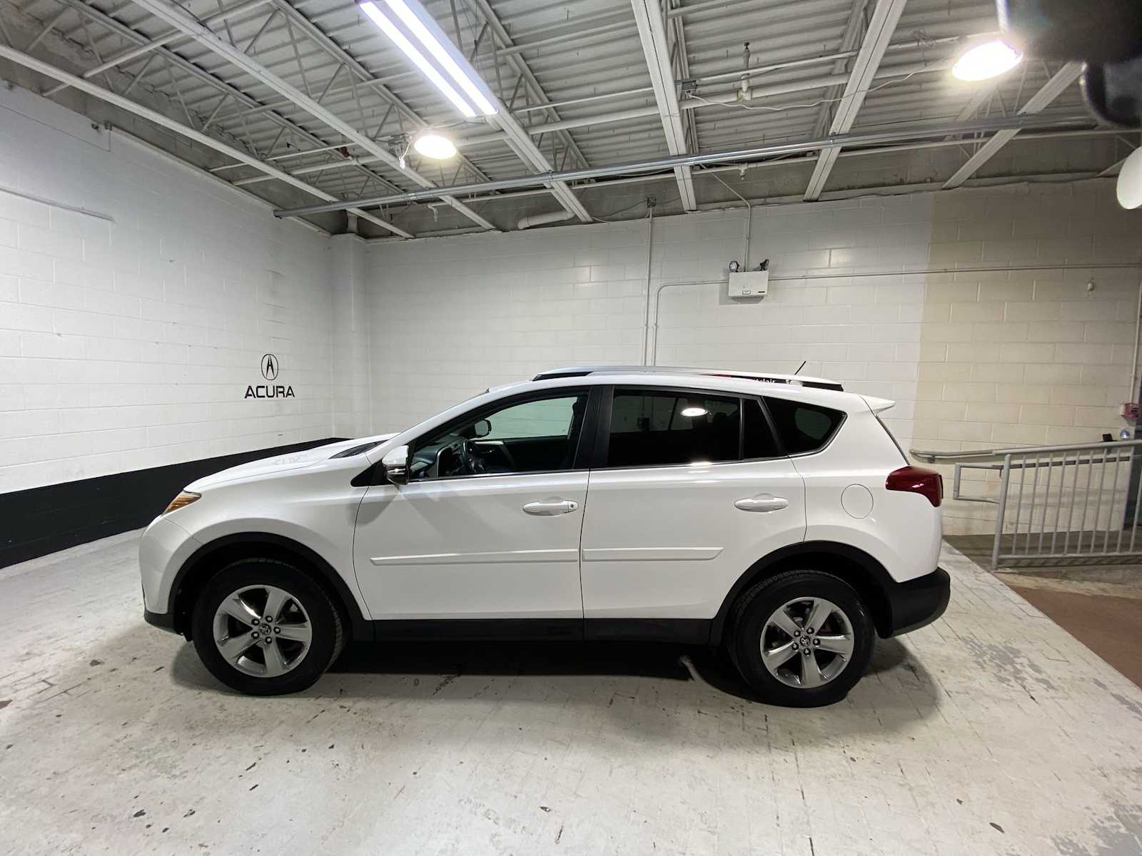 Thumbnail: 2015 Toyota RAV4 - 3