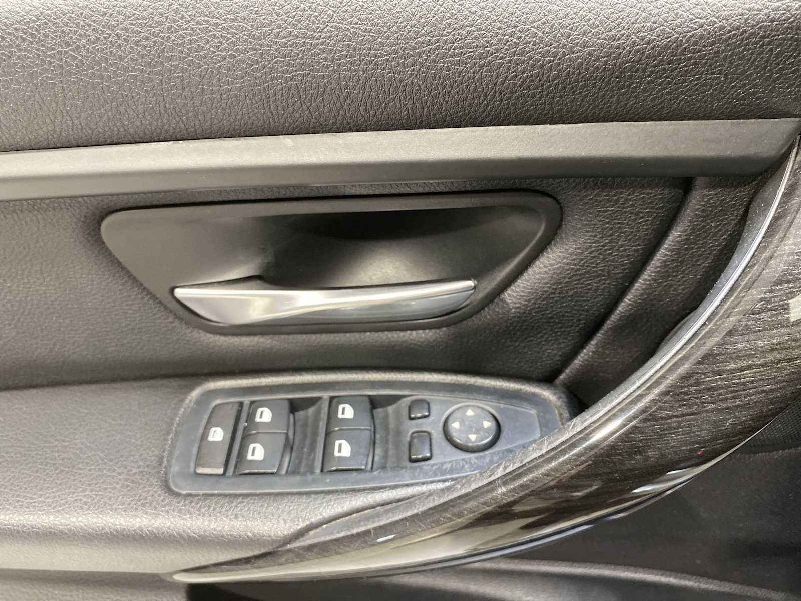 Thumbnail: 2015 BMW 3 Series - 23