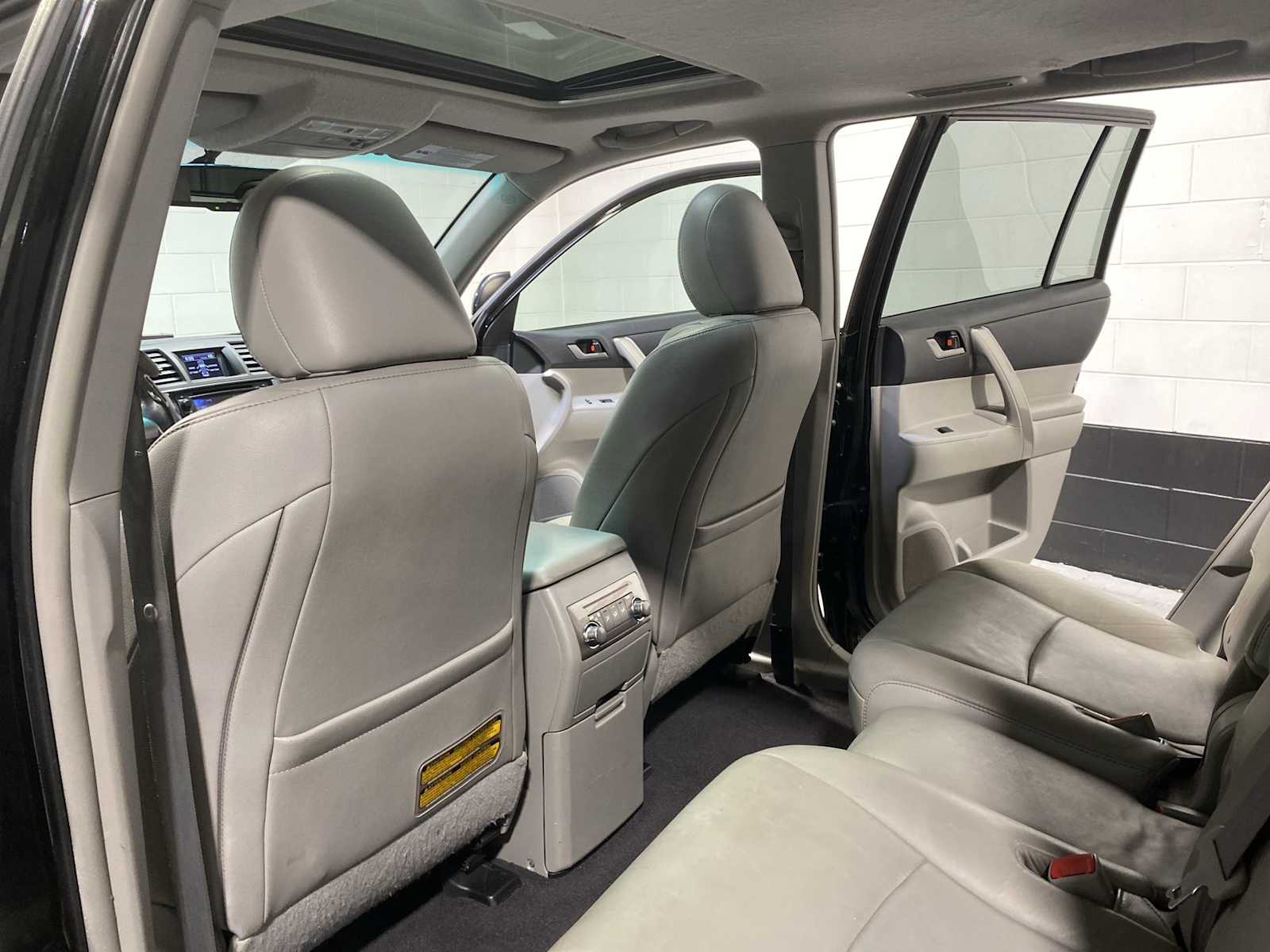 Thumbnail: 2013 Toyota Highlander - 12