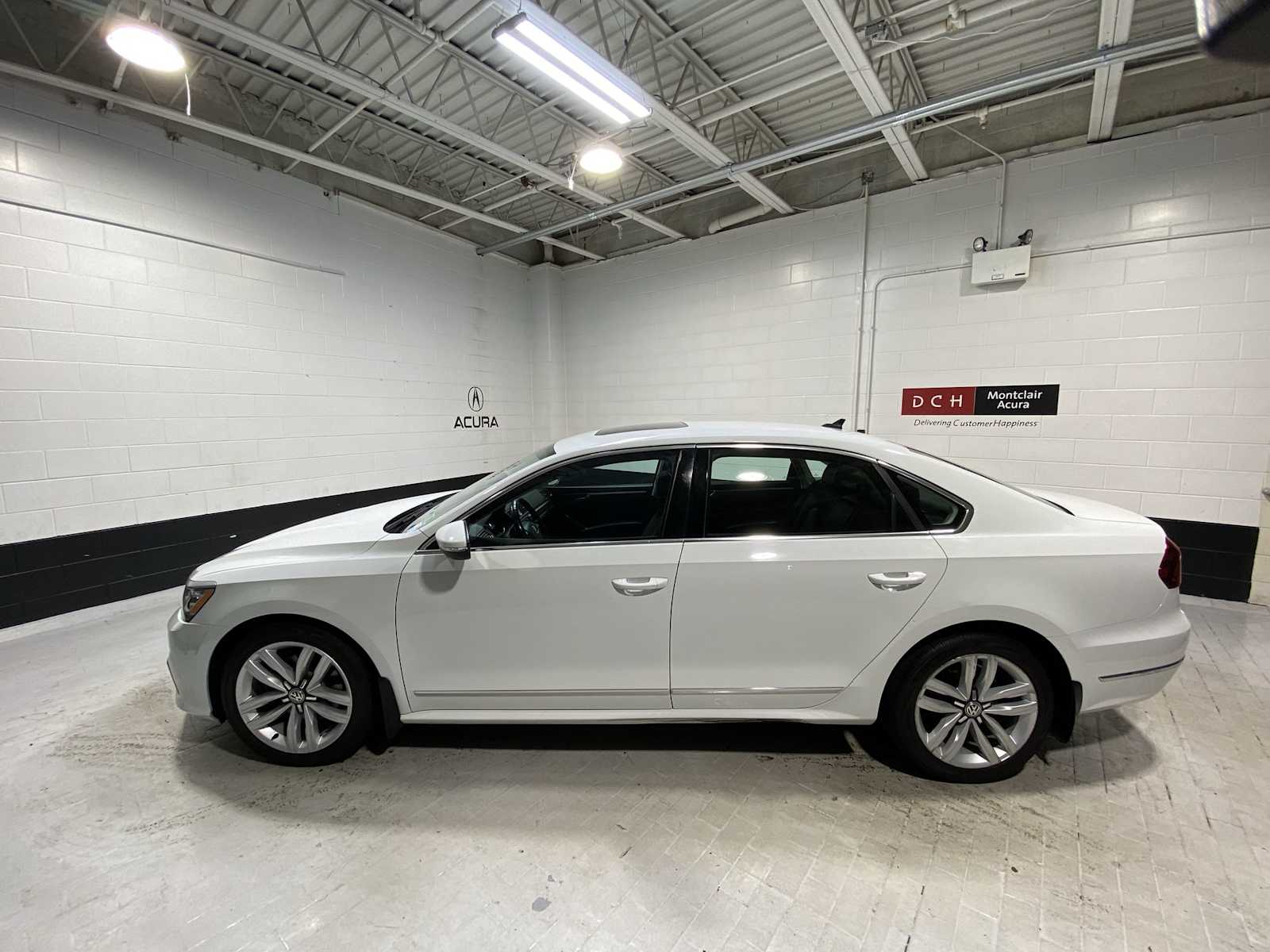 Thumbnail: 2017 Volkswagen Passat - 3